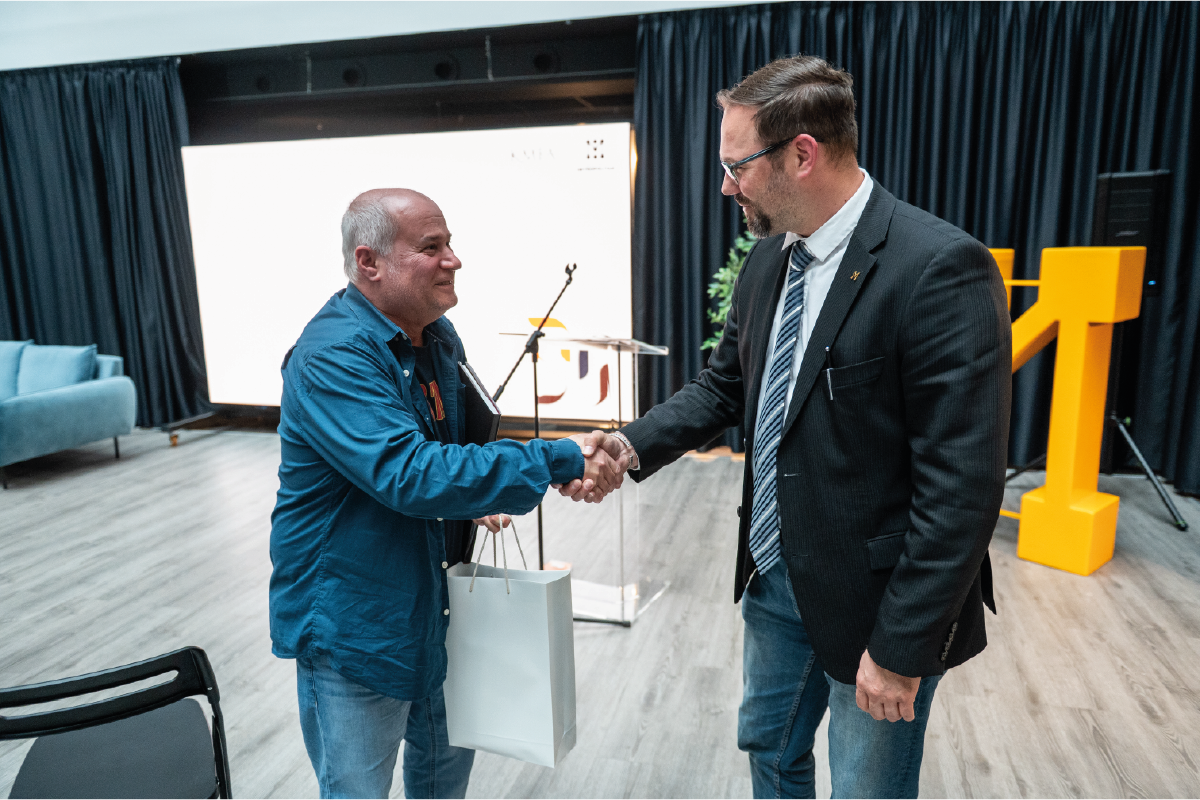 „A képnek meg kell adni az időt” – Interjú Csáki Róbert festőművésszel