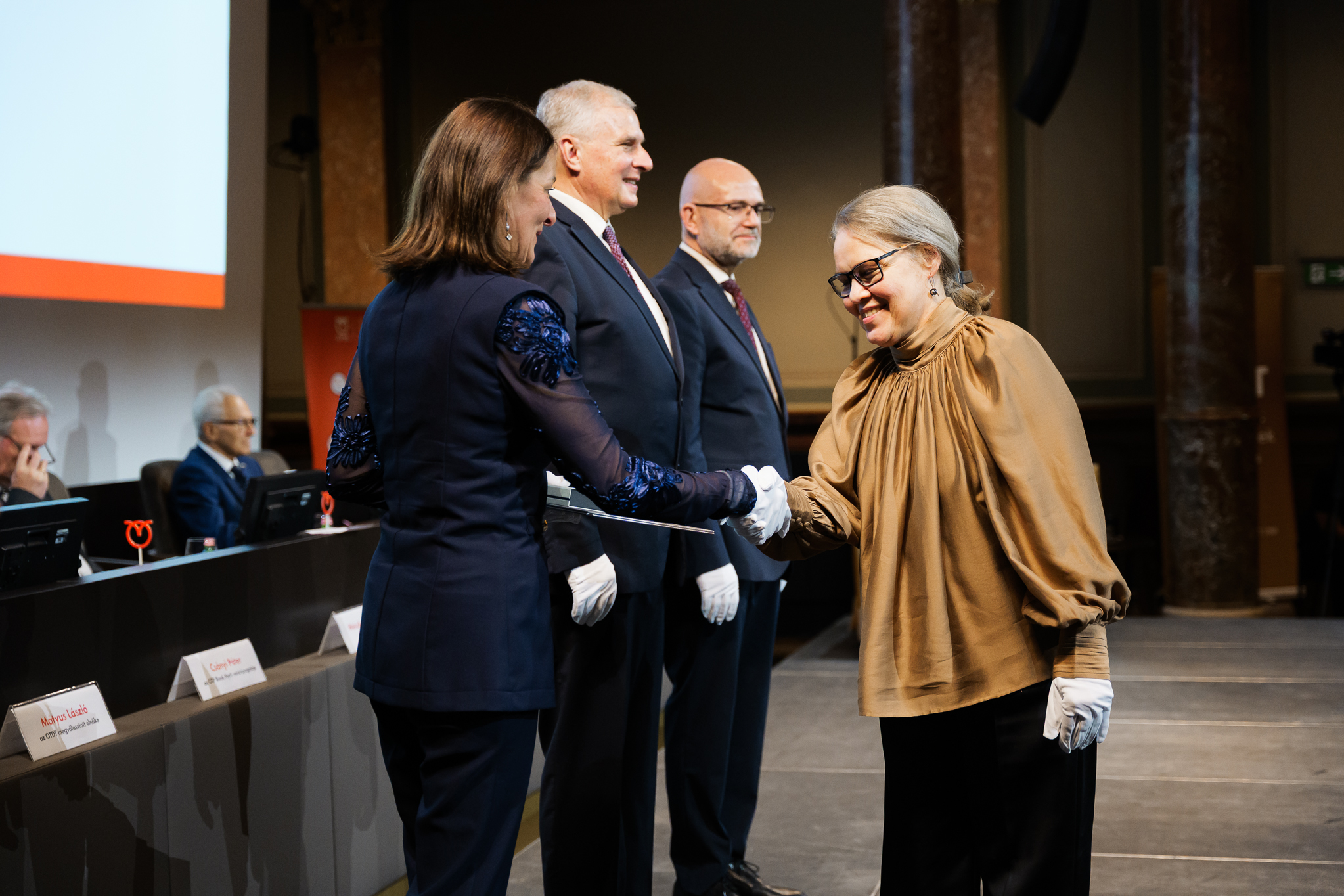 További interjúk olvashatók az elismerésben részesülőkkel