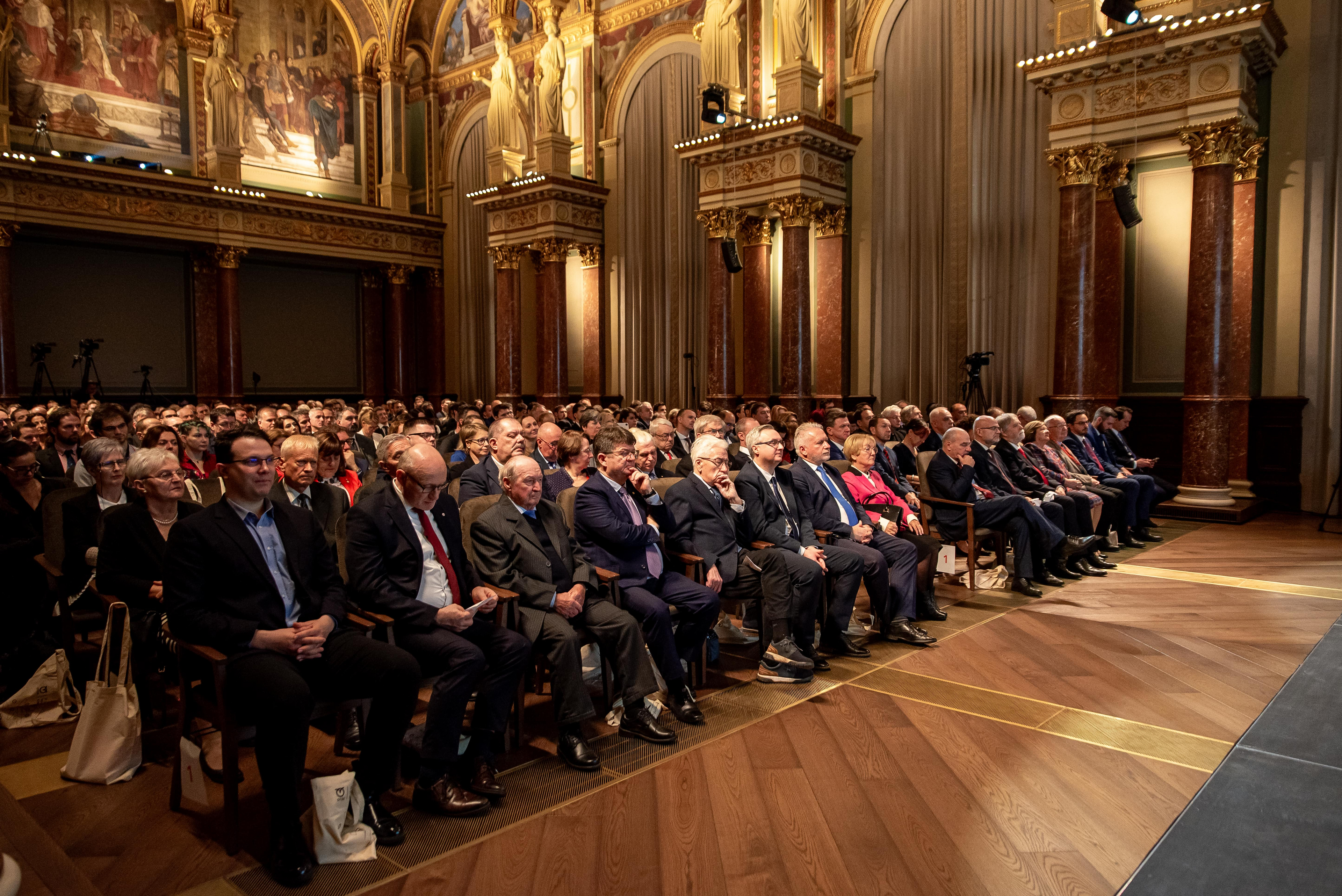 További információk az OTDK honlapon